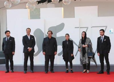 ویدئو ، فرش قرمز جشنواره ونیز برای کارگردان و بازیگران فیلم ایرانی خورشید
