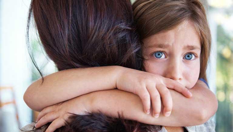 مسائل ناشی از اضطراب جدایی و وابستگی در بچه ها