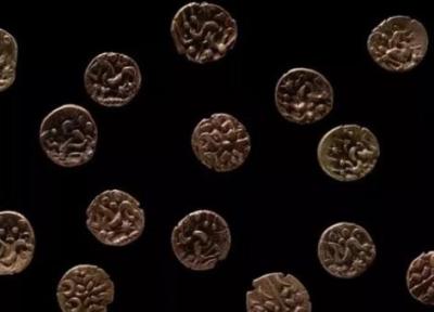 کشف سکه های 2هزارساله با فلزیاب