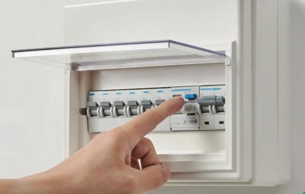 نصب کلید محافظ جان در ساختمان های قدیمی؛ فرشته نجات تجهیزات و جان انسان